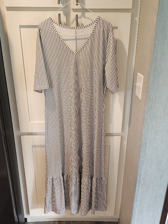 Source Unknown Dresses & Skirts - Source Unknown Vertical Stripe V-Neck Maxi Dress in White and Gray